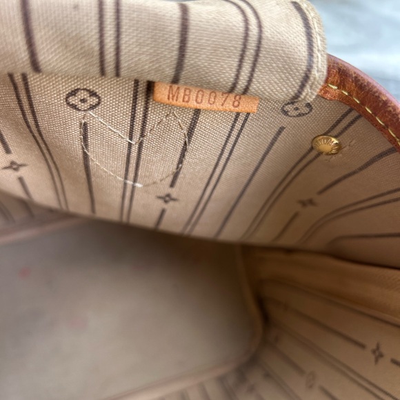 Authentic Louis Vuitton Vintage Neverfull Pm Monogram Tote
SOLD - Picture 8 of 16